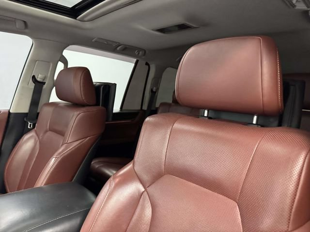 Used 2019 Lexus LX 570 4WD w/ Luxury Package image 32