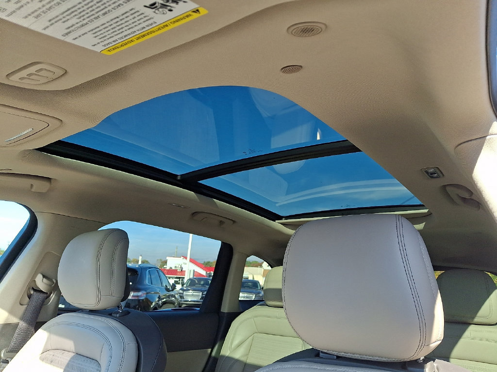 Certified 2025 Lincoln Nautilus Reserve AWD/4WD image 14