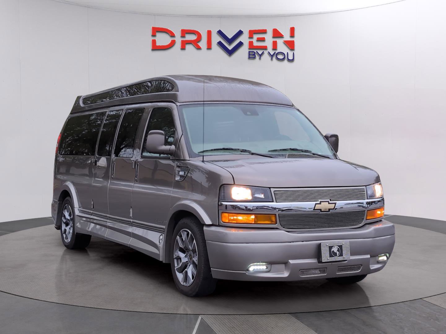 Used 2022 Chevrolet Express 2500 Extended w/ Enhanced Convenience Package image 8