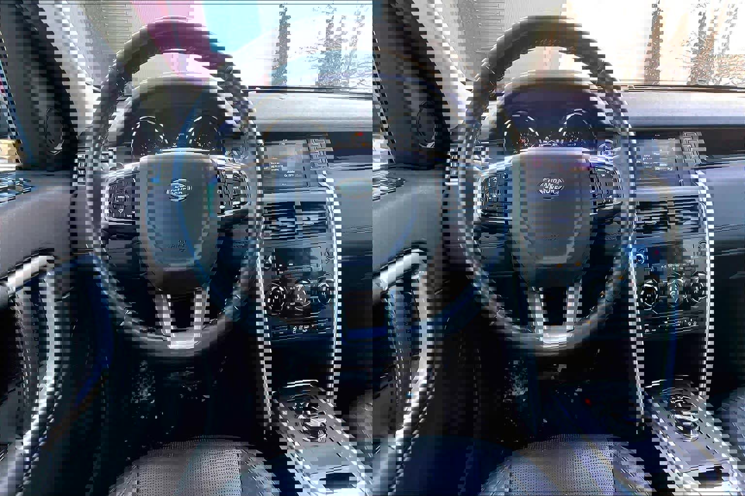 Used 2017 Land Rover Discovery Sport HSE image 6