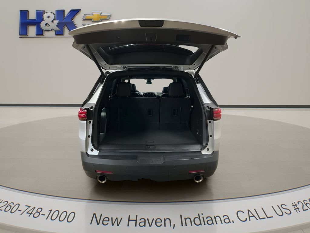 Used 2022 Chevrolet Traverse RS w/ LPO, "Hit The Road" Package AWD/4WD image 8
