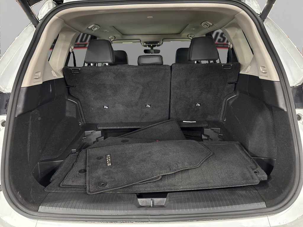 Used 2024 Nissan Rogue SL w/ SL Premium Package image 11