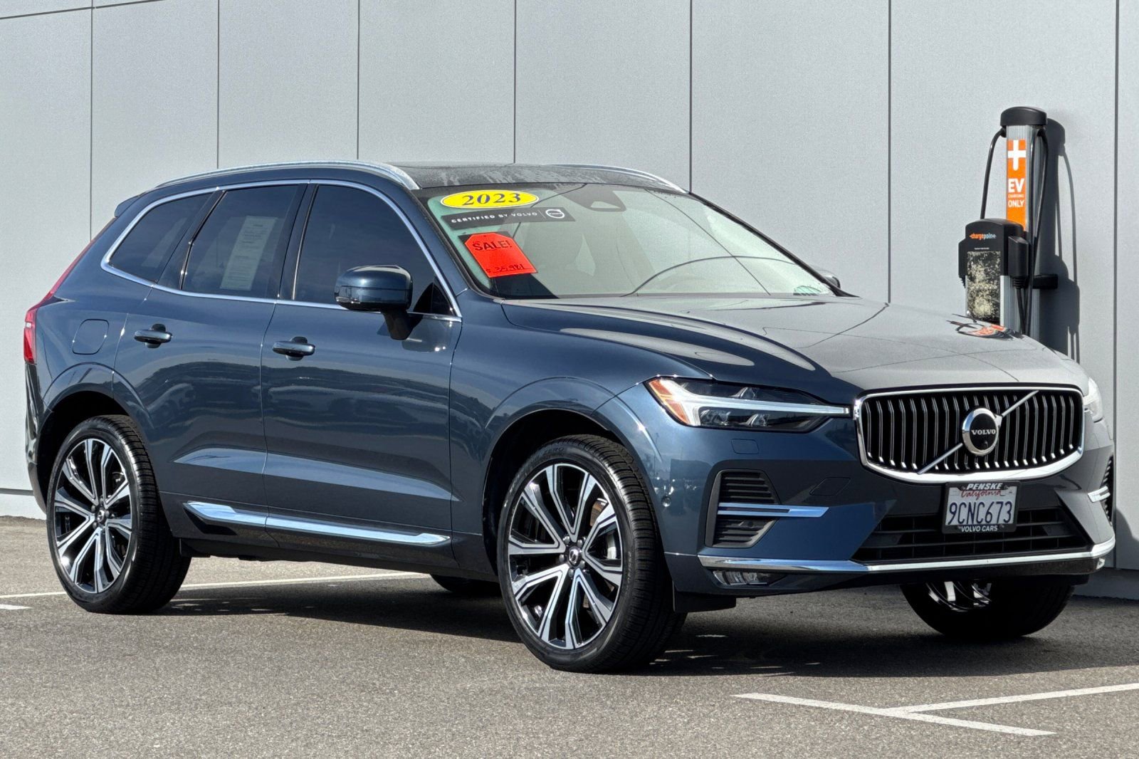 Used 2023 Volvo XC60 B5 Ultimate w/ Climate Package image 7