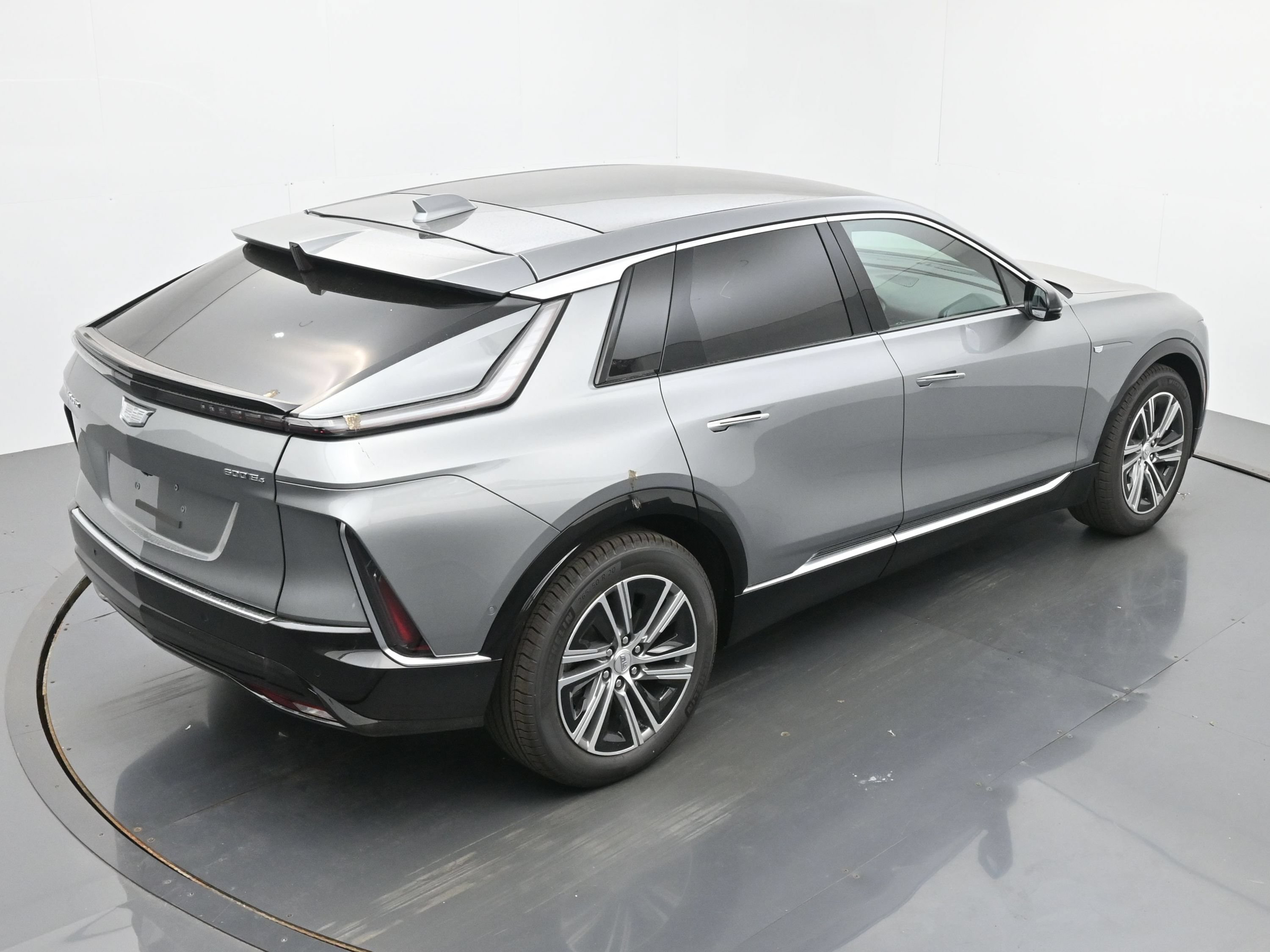 New 2026 Cadillac Lyriq Luxury w/ LPO, Floor Liner Package AWD/4WD image 27