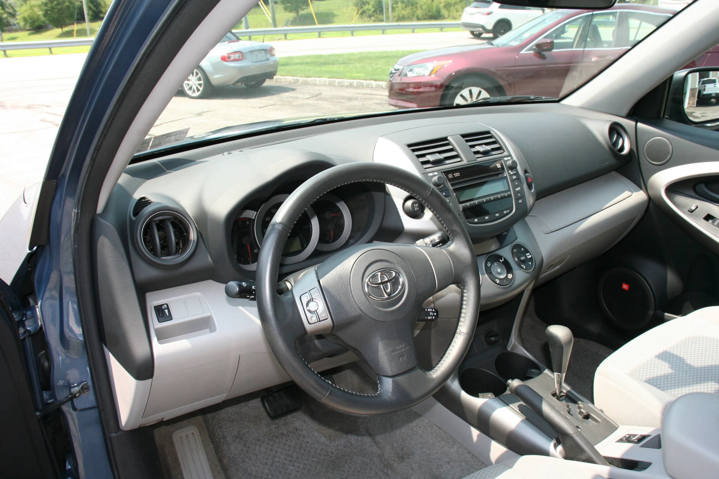 Used 2006 Toyota RAV4 Limited AWD/4WD image 5