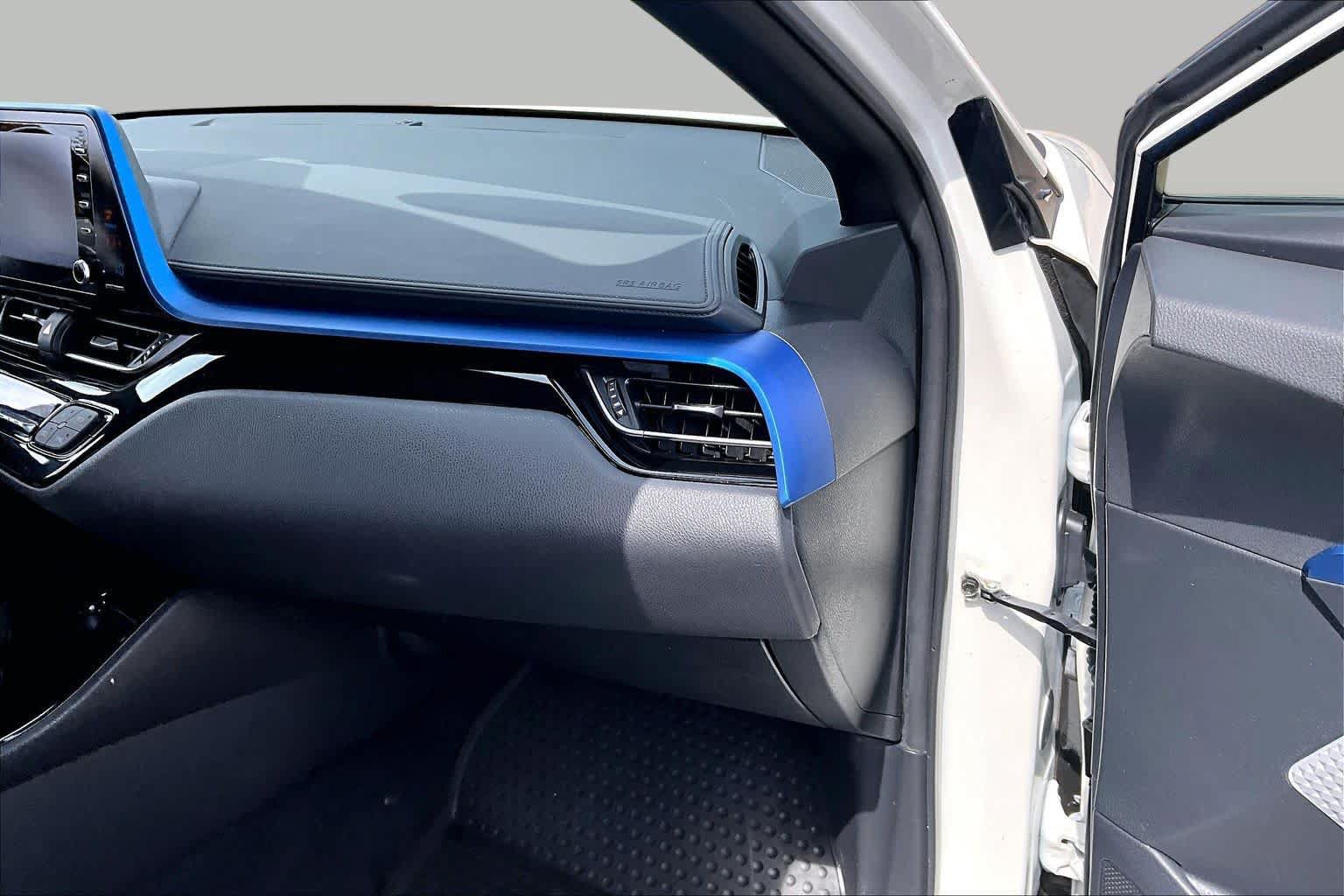 Used 2019 Toyota C-HR XLE FWD image 18