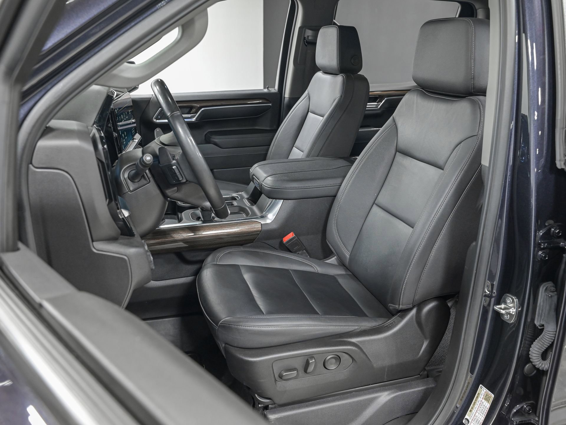 Used 2024 Chevrolet Silverado 1500 RST w/ Dark Appearance Package AWD/4WD image 16