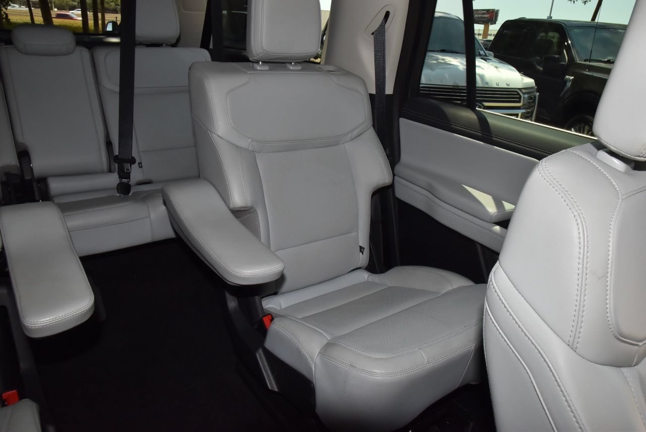 Certified 2025 Ford Expedition Max Platinum w/ Driver's Package AWD/4WD image 22