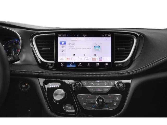 Certified 2026 Chrysler Pacifica Limited image 9