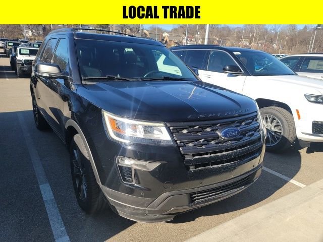 Used 2018 Ford Explorer XLT w/ Equipment Group 202A image 3