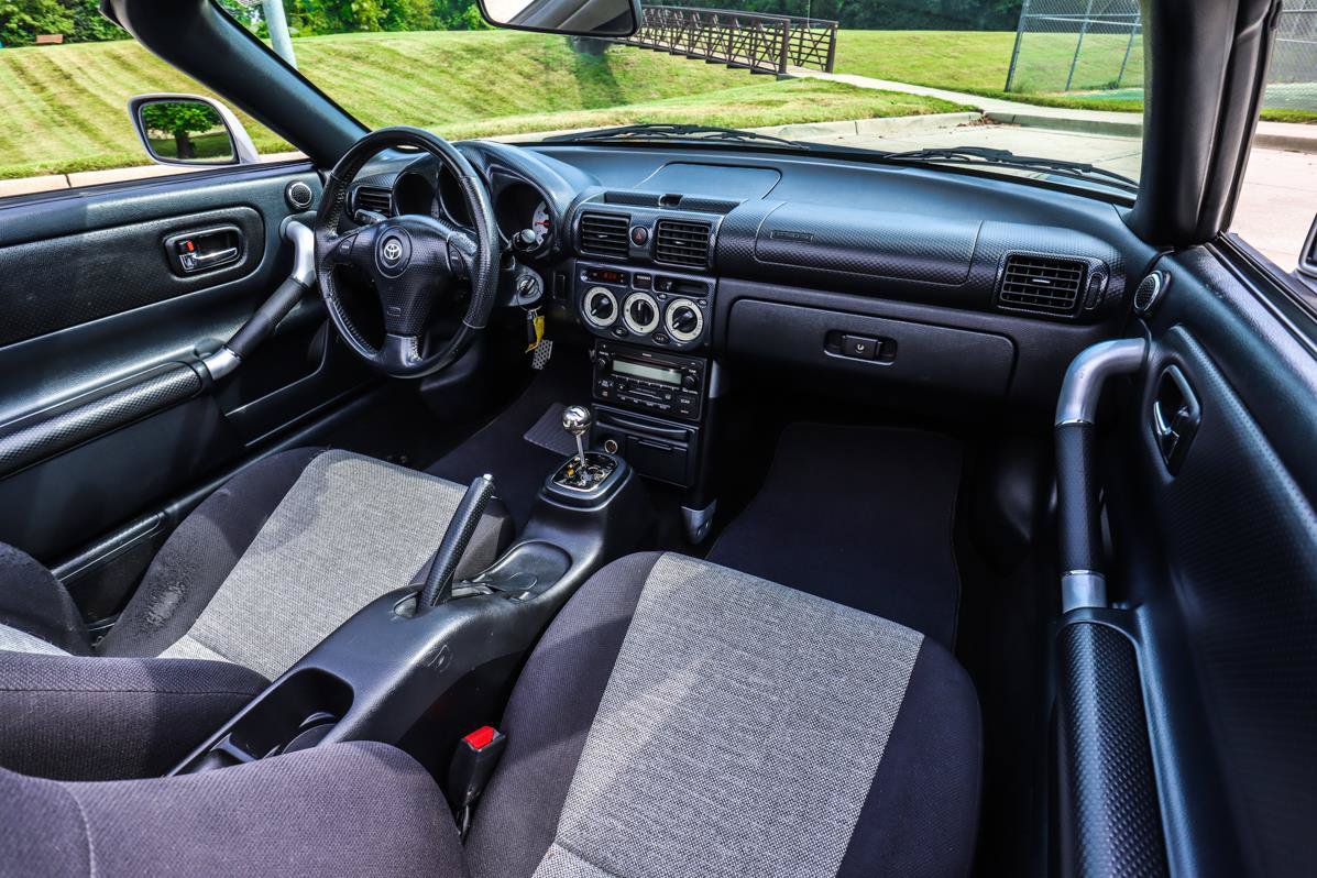 Used 2003 Toyota MR2 RWD image 28
