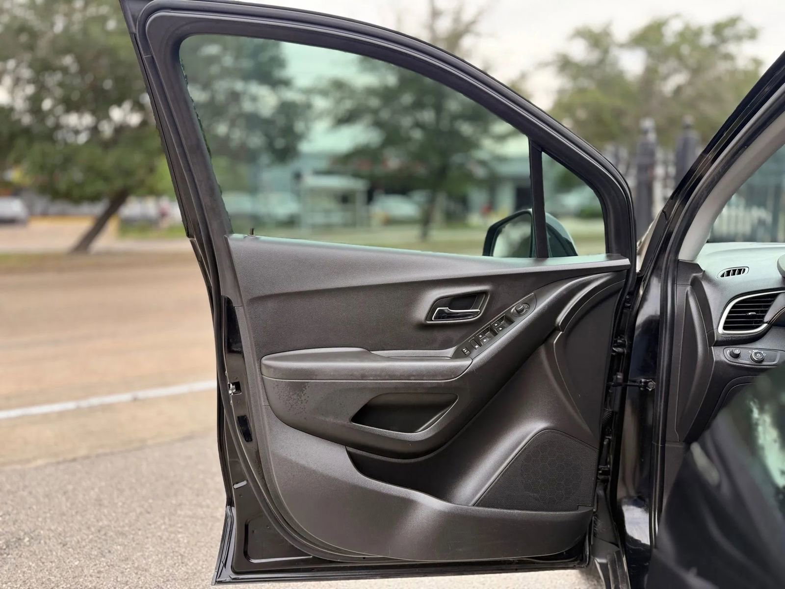 Used 2019 Chevrolet Trax LT w/ LT Convenience Package image 8