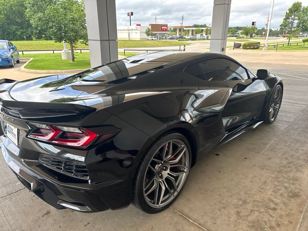 Used 2025 Chevrolet Corvette Z06 w/ Stealth Interior Trim Package RWD image 11
