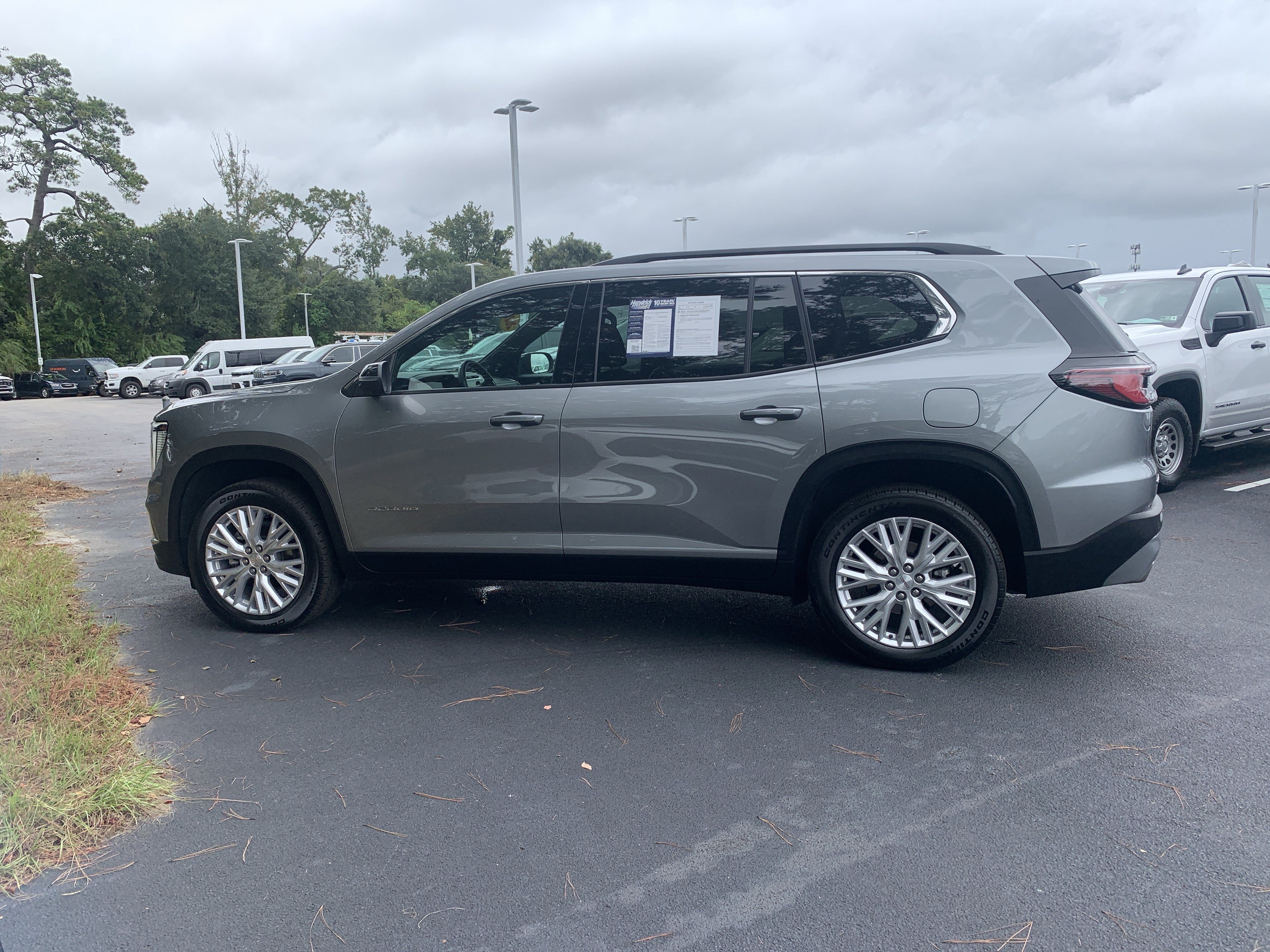 Used 2026 GMC Acadia Elevation w/ Elevation Premium Package FWD image 7
