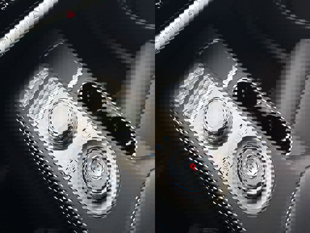 Used 2023 Genesis GV70 2.5T w/ Winter Weather Package image 24