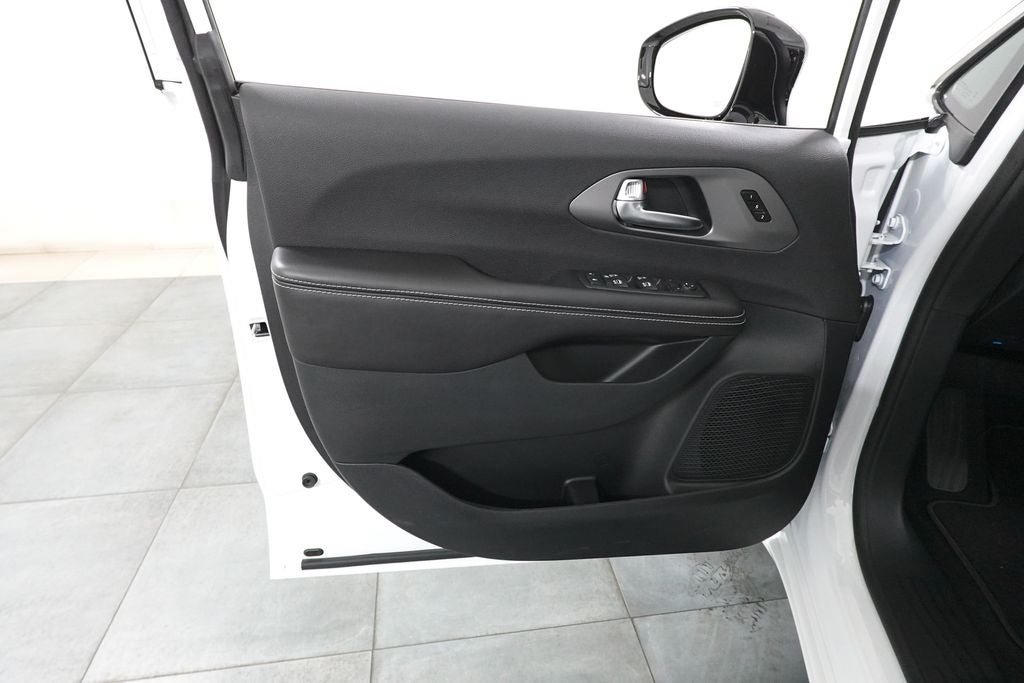 New 2027 Chrysler Pacifica Select FWD image 20