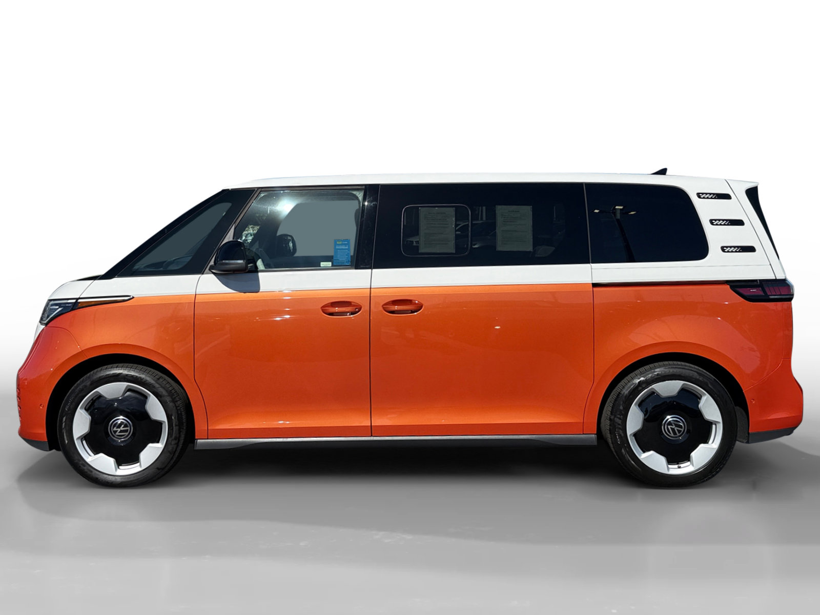 Certified 2025 Volkswagen ID. Buzz Pro S Plus RWD image 2