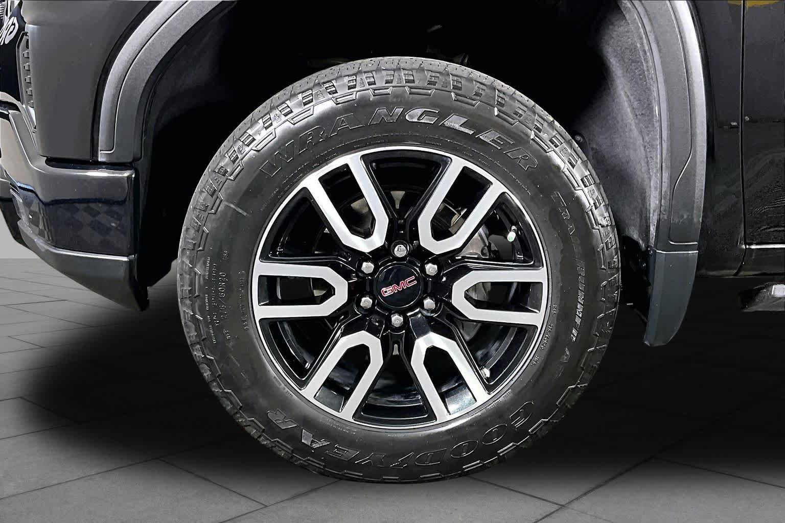 Certified 2023 GMC Sierra 1500 AT4 w/ AT4 Premium Package AWD/4WD image 11