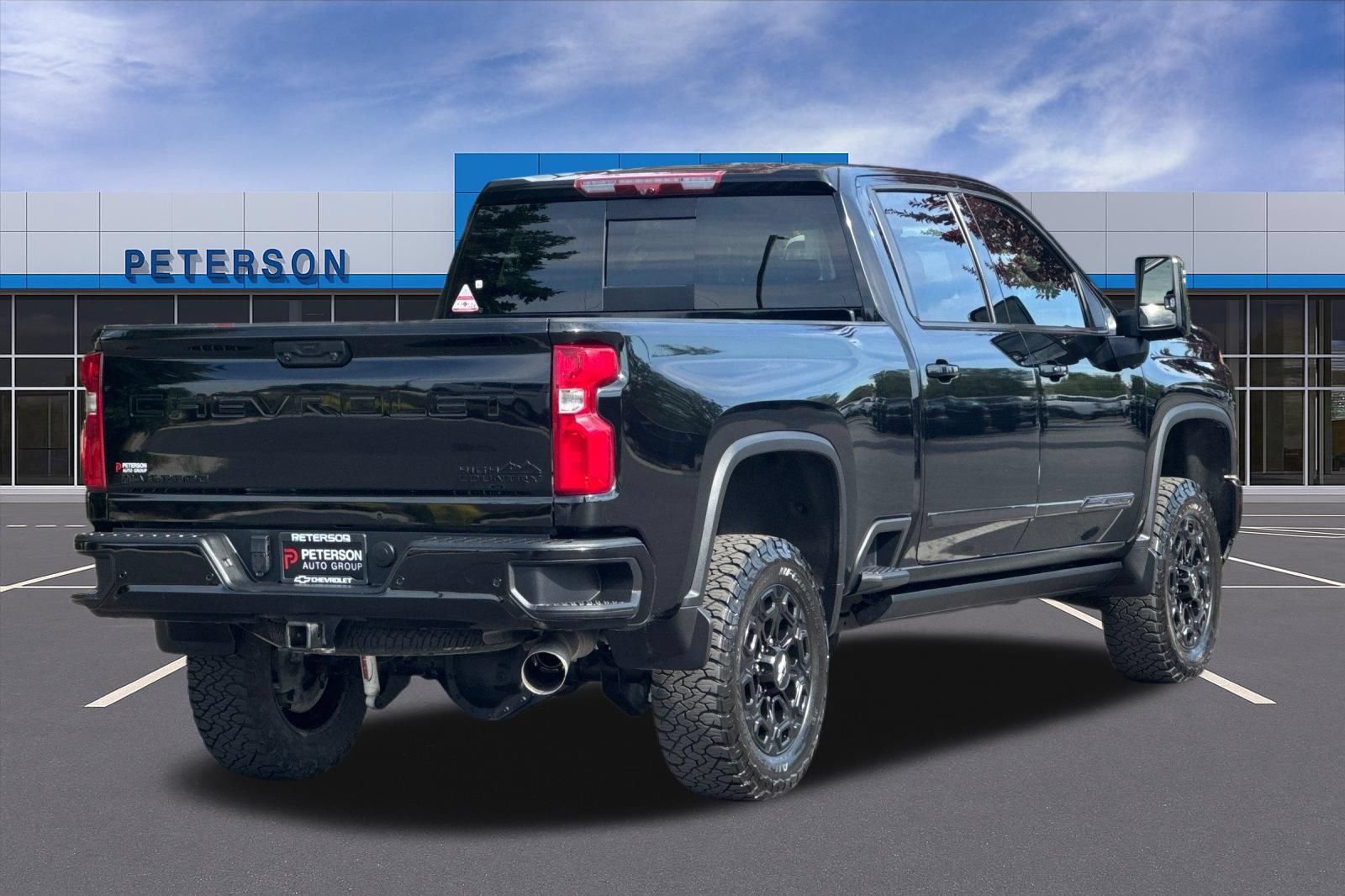 Used 2024 Chevrolet Silverado 2500 High Country w/ Midnight Edition AWD/4WD image 4