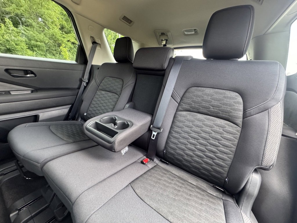 Certified 2025 Nissan Pathfinder SV w/ Black Appearance Package image 24