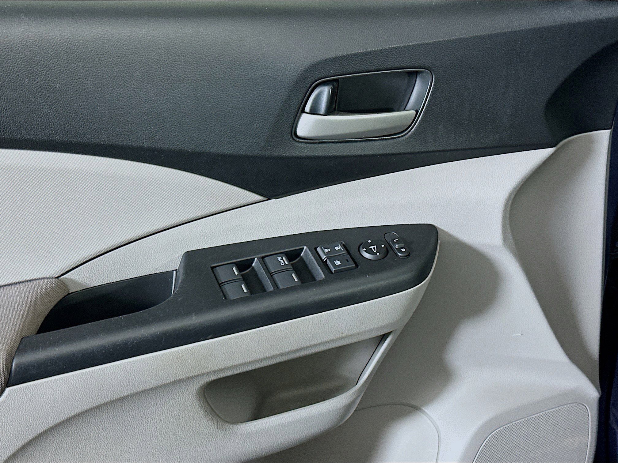 Used 2014 Honda CR-V LX image 15
