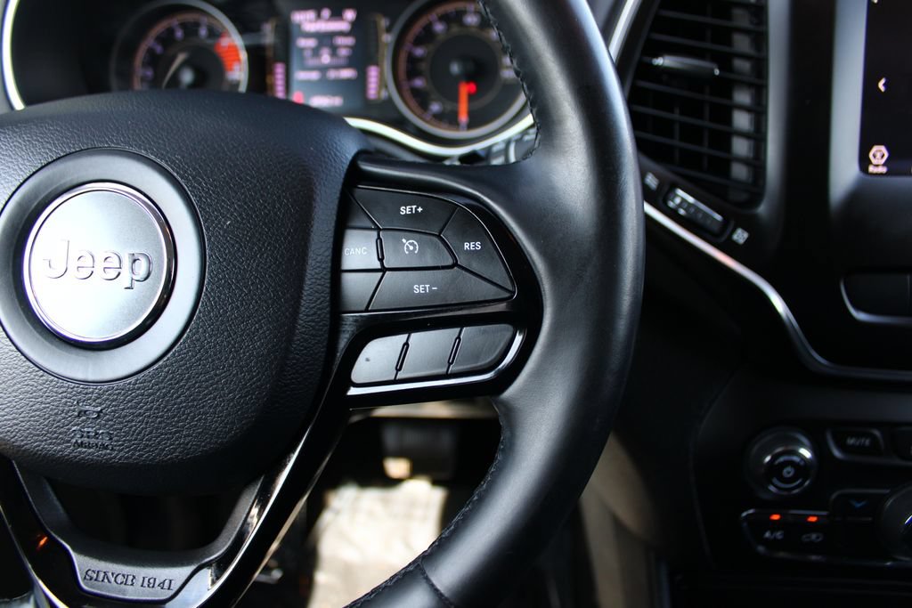 Used 2020 Jeep Cherokee Latitude Plus AWD/4WD image 22