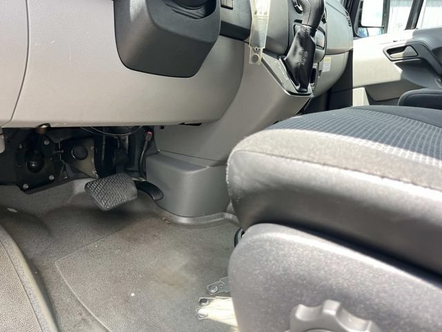Used 2013 Mercedes-Benz Sprinter 2500 image 23