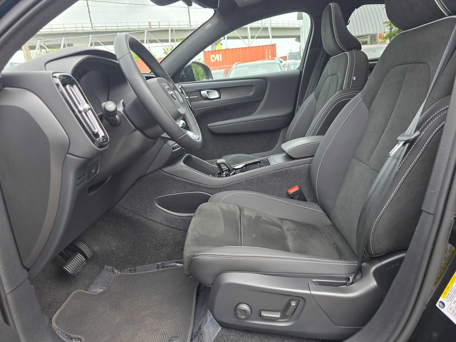 Certified 2023 Volvo C40 P8 Recharge Ultimate w/ Protection Package Premier AWD/4WD image 20
