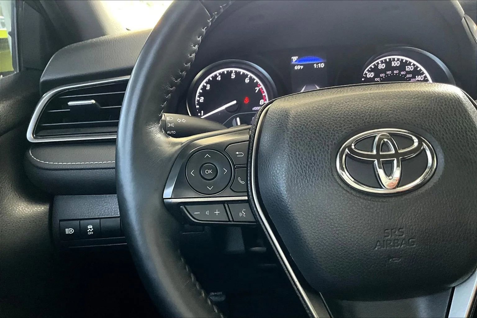Used 2022 Toyota Camry SE w/ Cold Weather Package FWD image 10