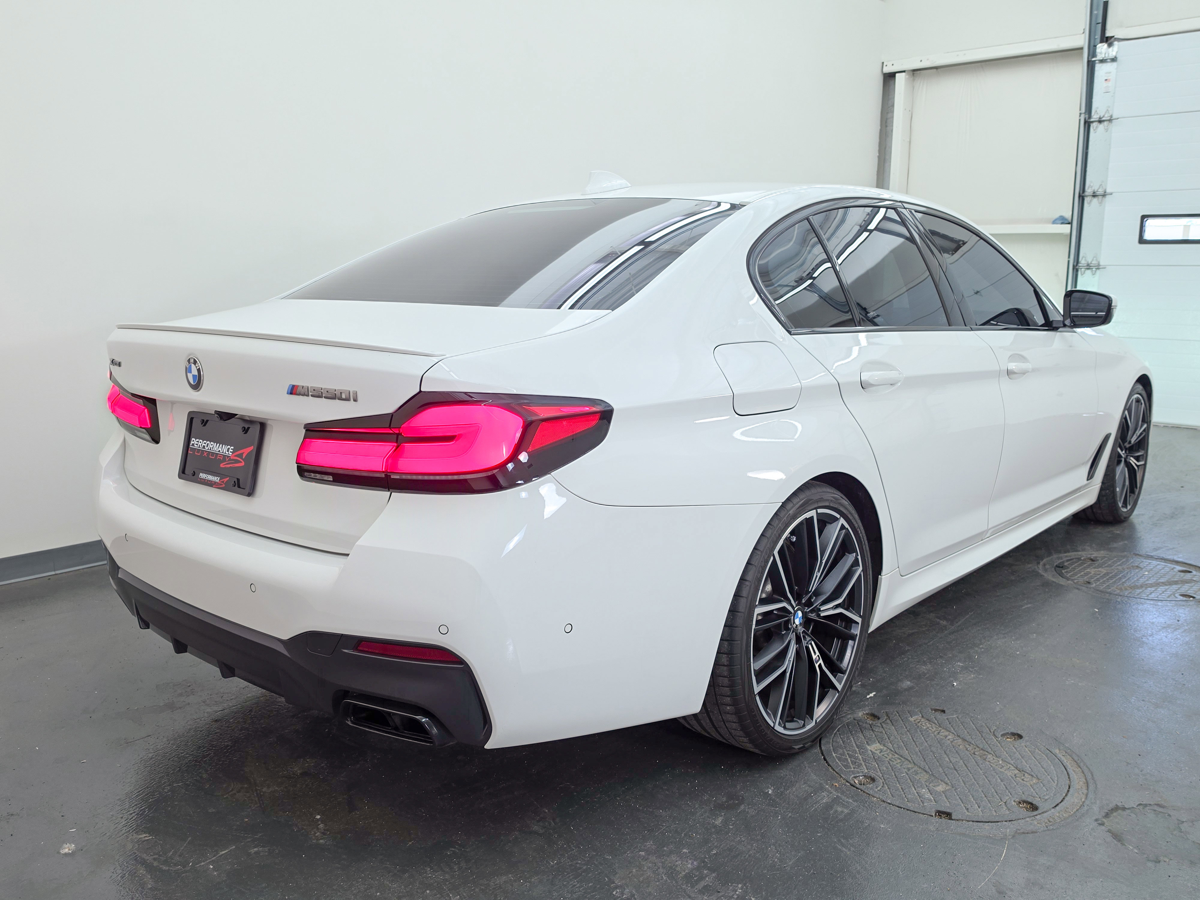Used 2022 BMW M550i xDrive w/ Premium Package AWD/4WD image 3