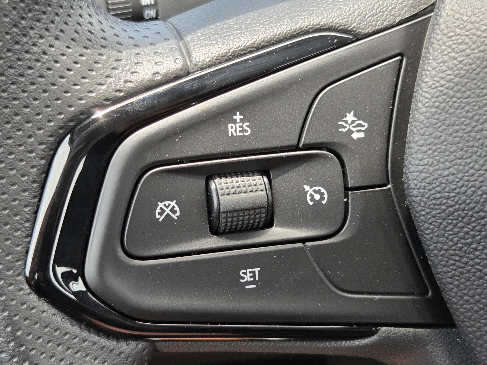 New 2027 Chevrolet Bolt LT FWD image 13