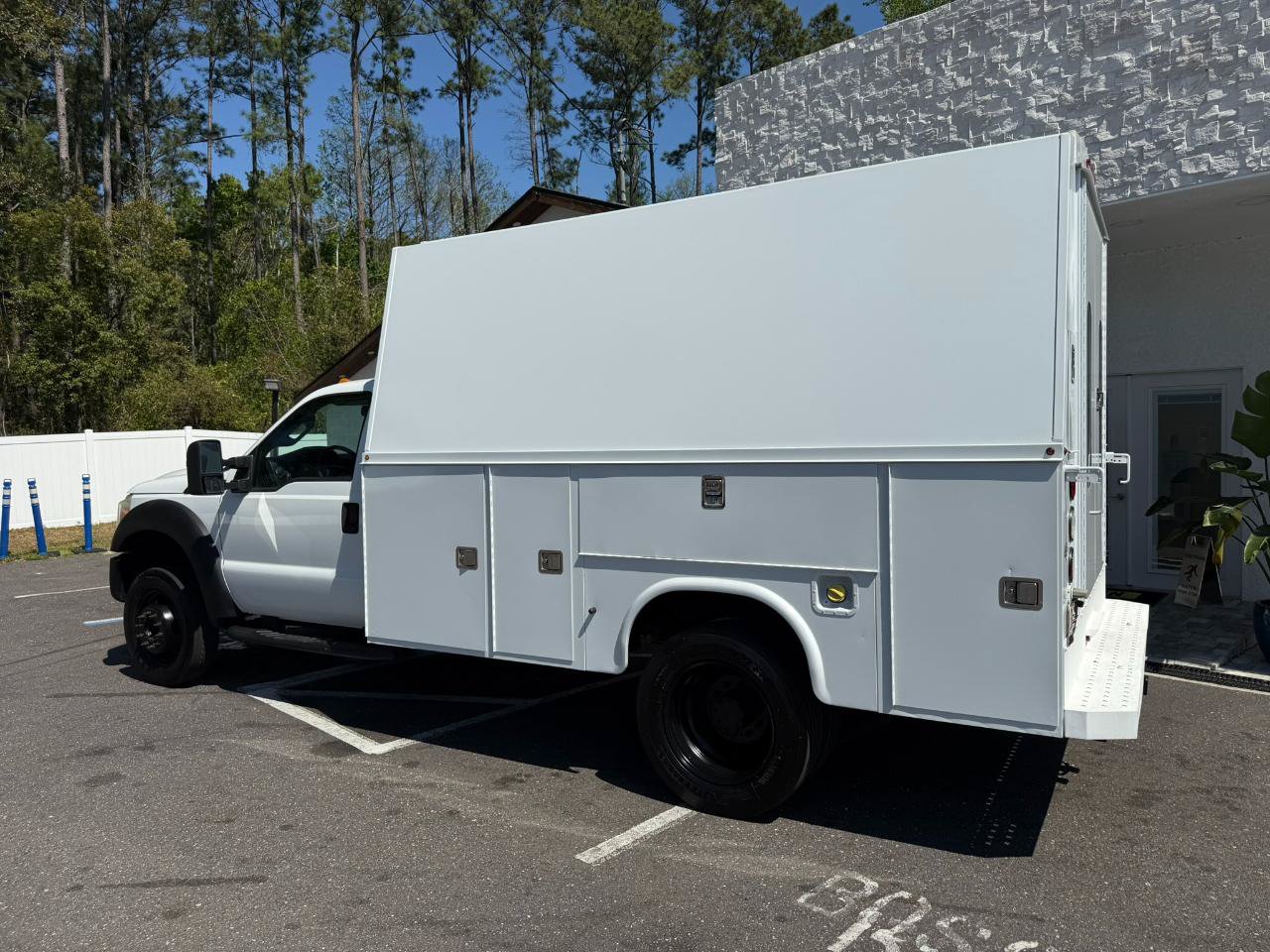 Used 2012 Ford F550 Luxury RWD image 3
