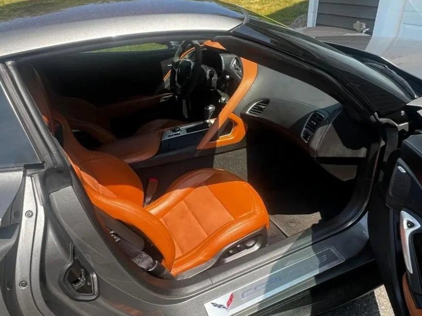 Used 2015 Chevrolet Corvette Z06 w/ 3LZ Preferred Equipment Group RWD image 8