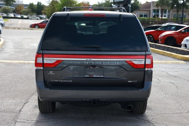 Used 2016 Lincoln Navigator Select RWD image 12