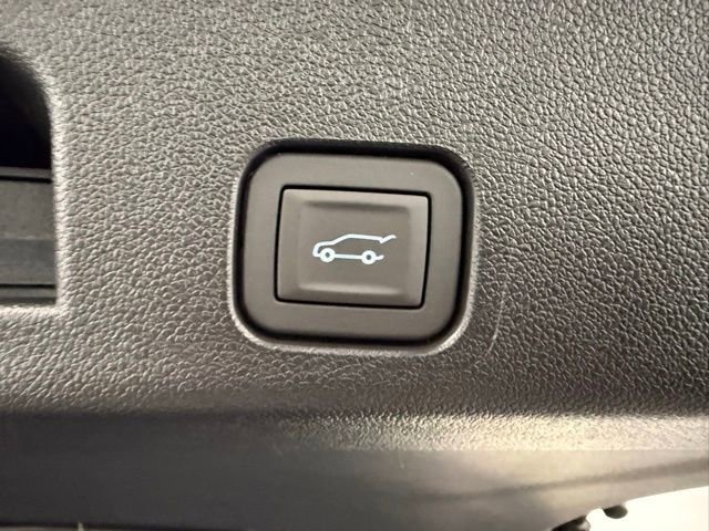 New 2026 Chevrolet Traverse RS w/ LPO, Floor Liner Package FWD image 9