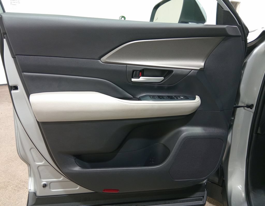 Used 2025 Toyota Grand Highlander AWD image 20