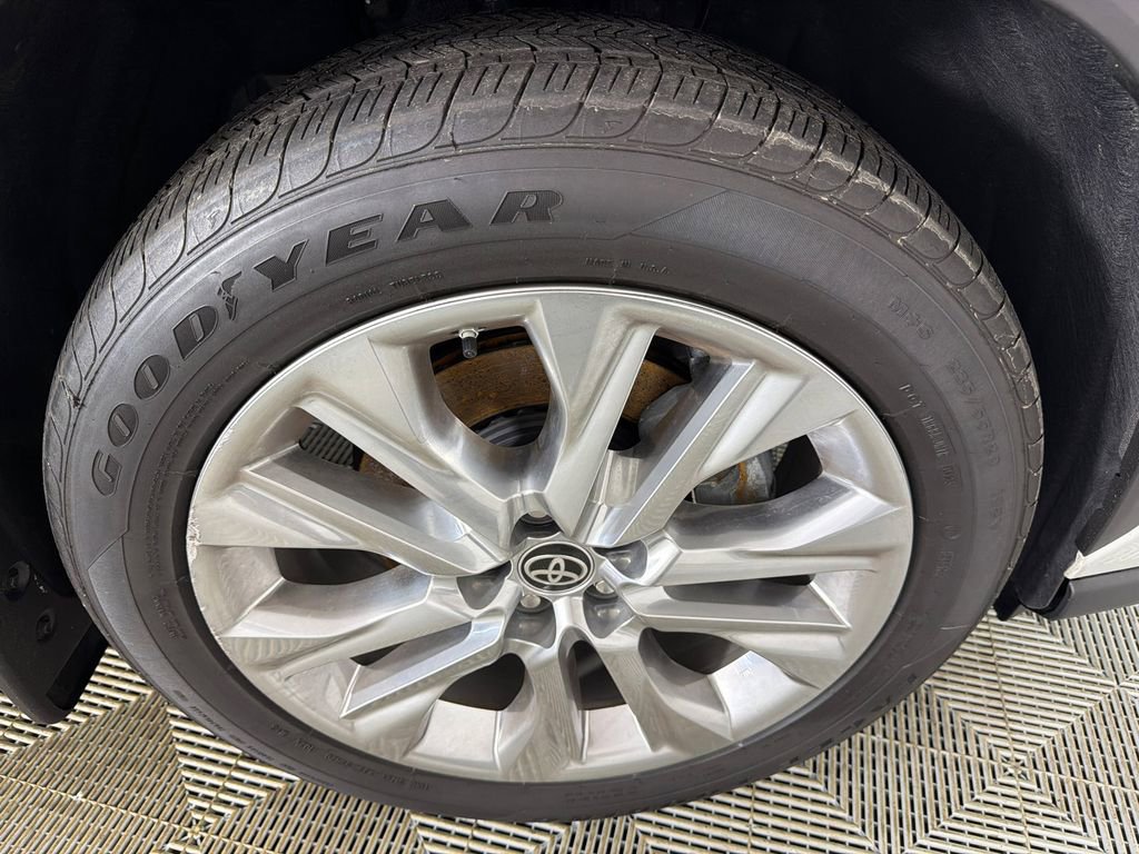 Used 2025 Toyota Highlander Limited image 13