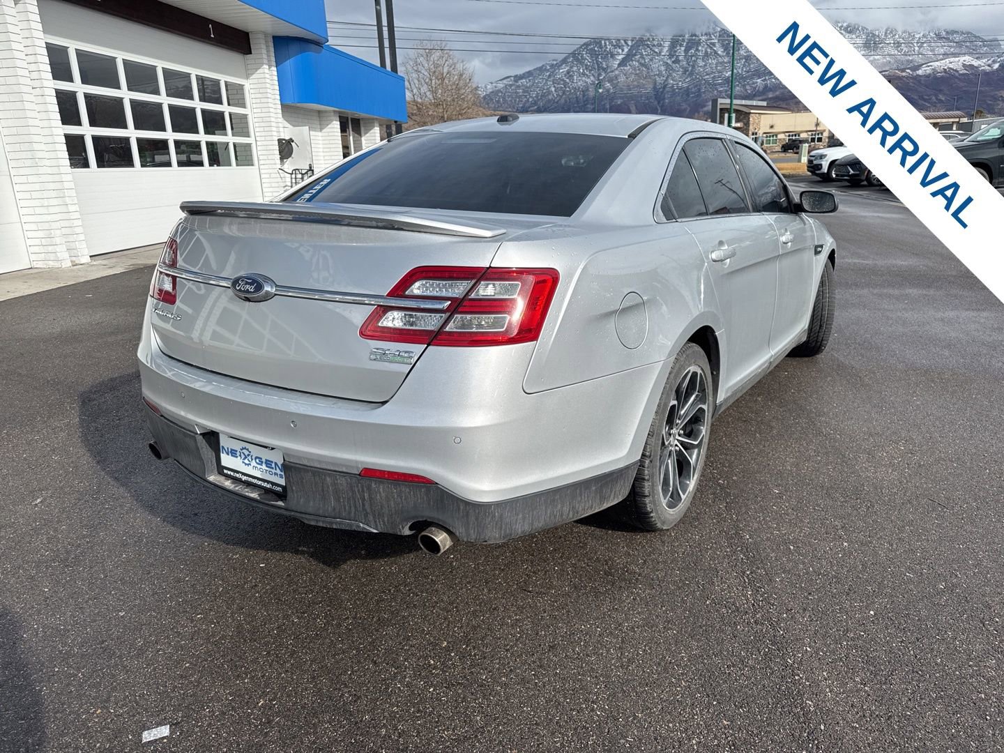Used 2019 Ford Taurus SHO image 6