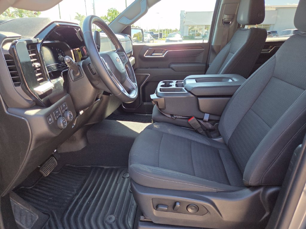 Used 2023 Chevrolet Silverado 1500 LT AWD/4WD image 27