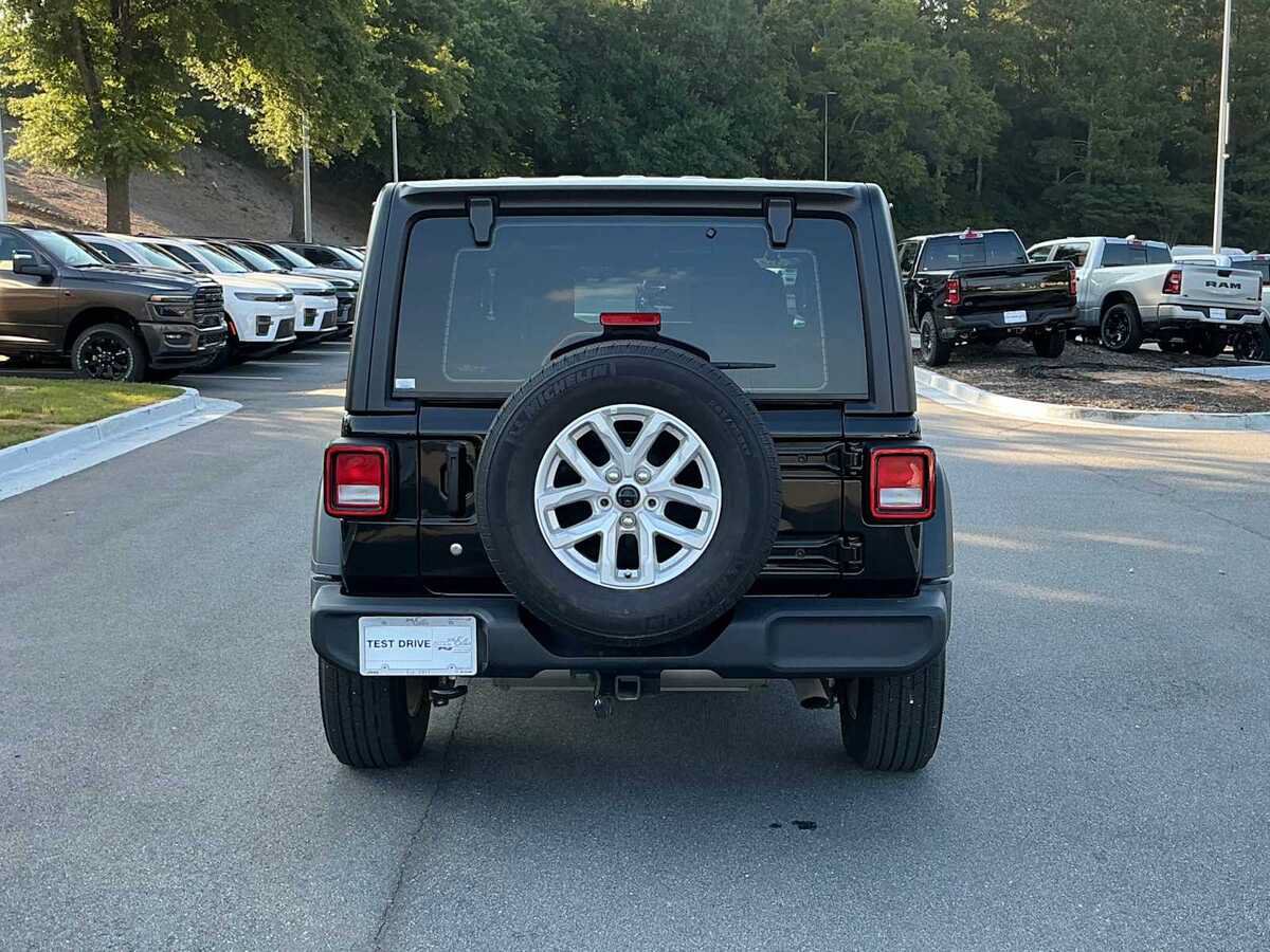 Used 2022 Jeep Wrangler Sport AWD/4WD image 4
