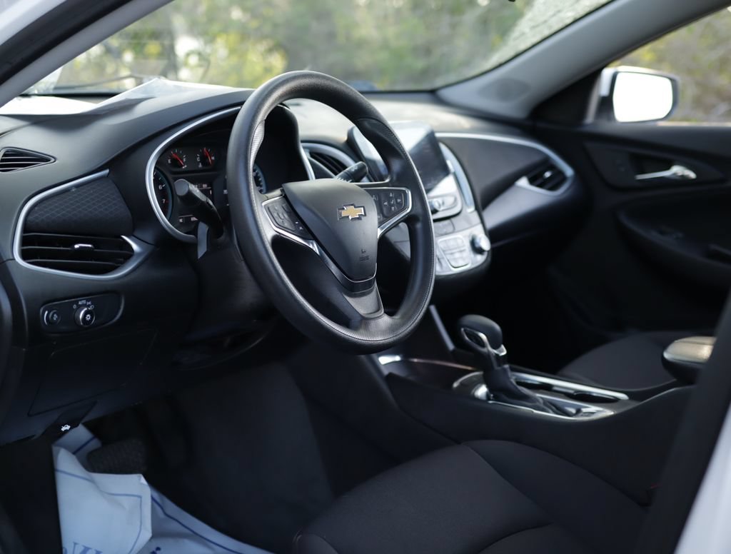 Used 2023 Chevrolet Malibu LT FWD image 9