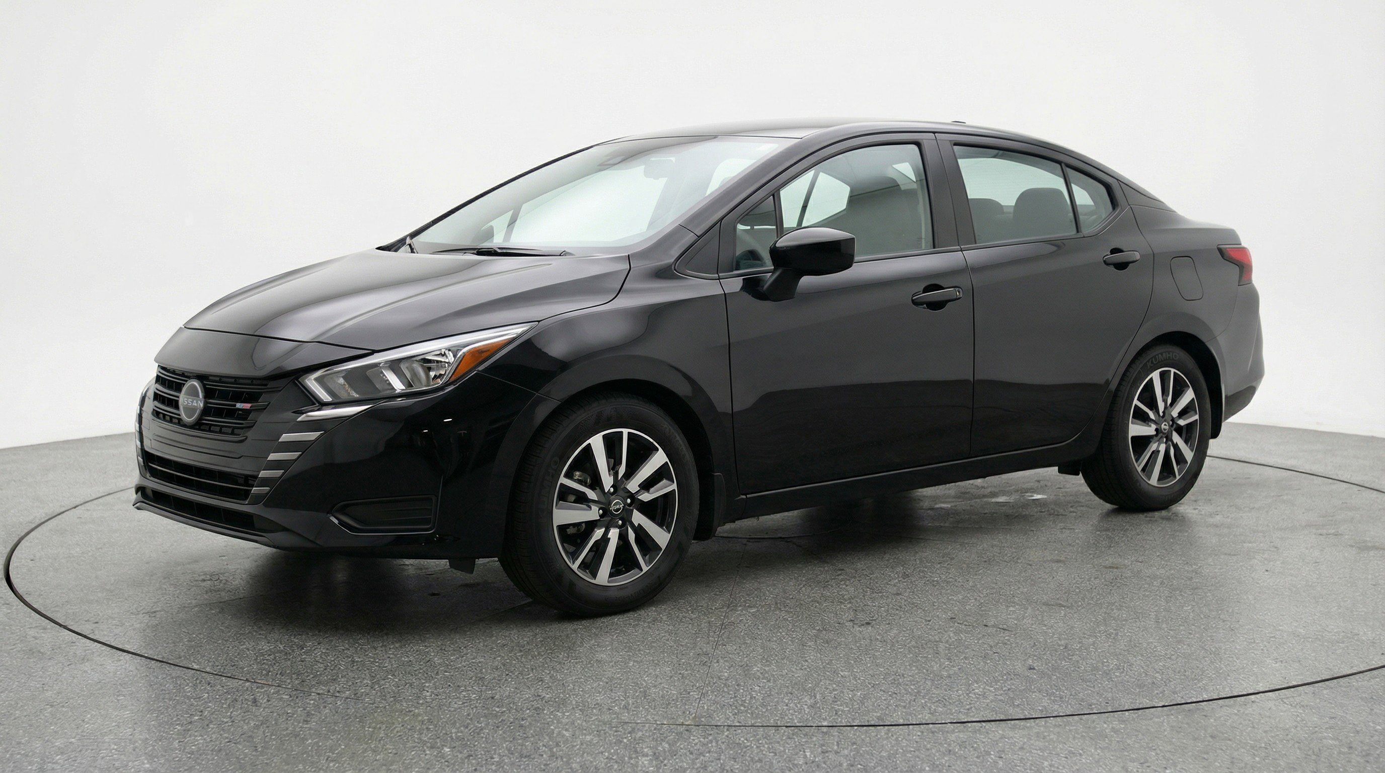 Used 2025 Nissan Versa SV image 3