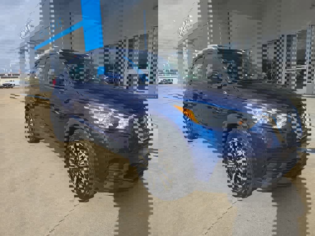 Used 2020 Nissan Kicks SV image 2