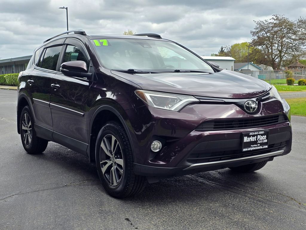Used 2017 Toyota RAV4 XLE AWD/4WD image 8