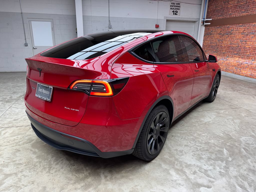 Used 2022 Tesla Model Y Long Range AWD/4WD image 5
