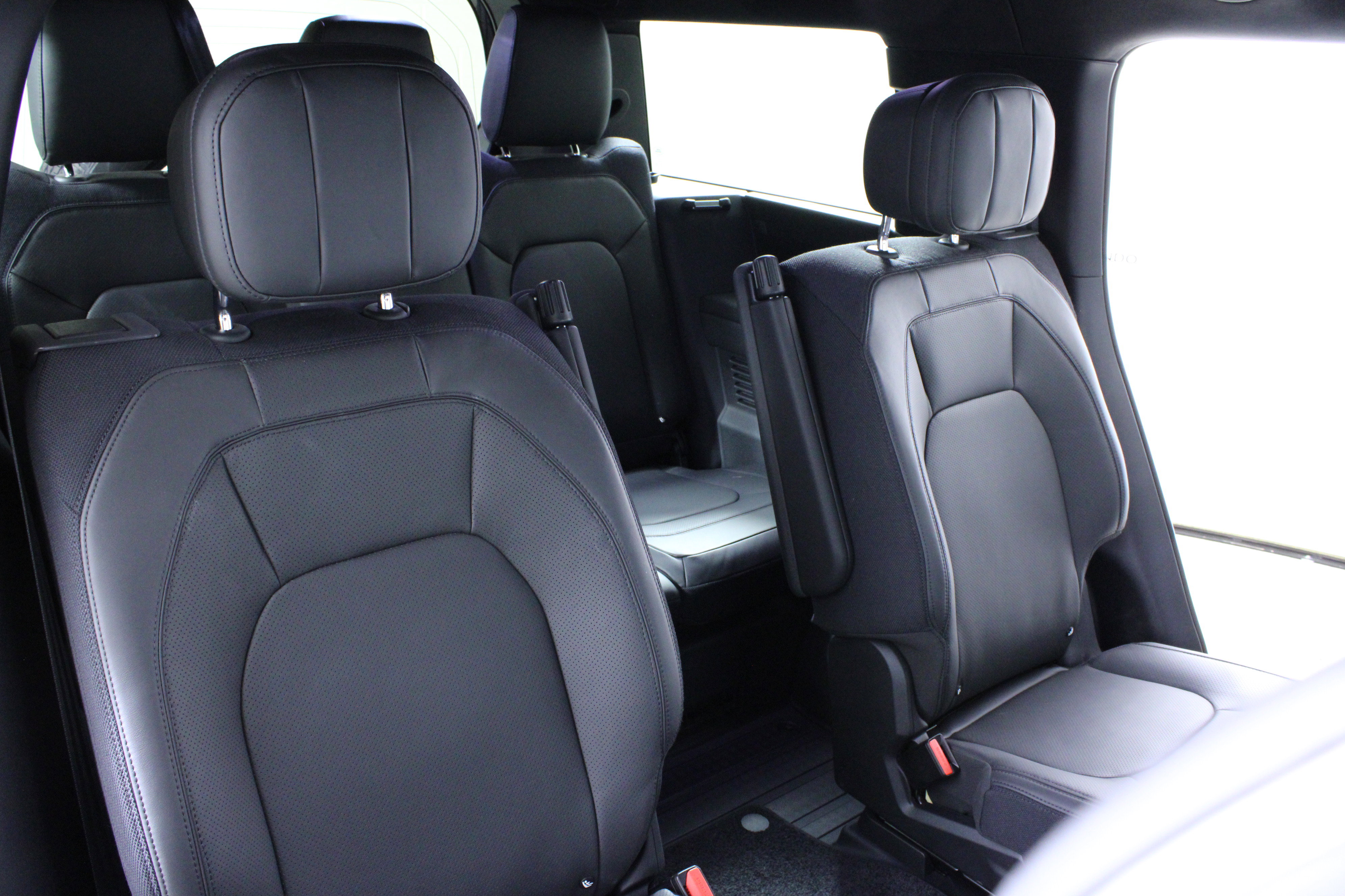 Used 2025 Land Rover Defender 130 V8 image 14