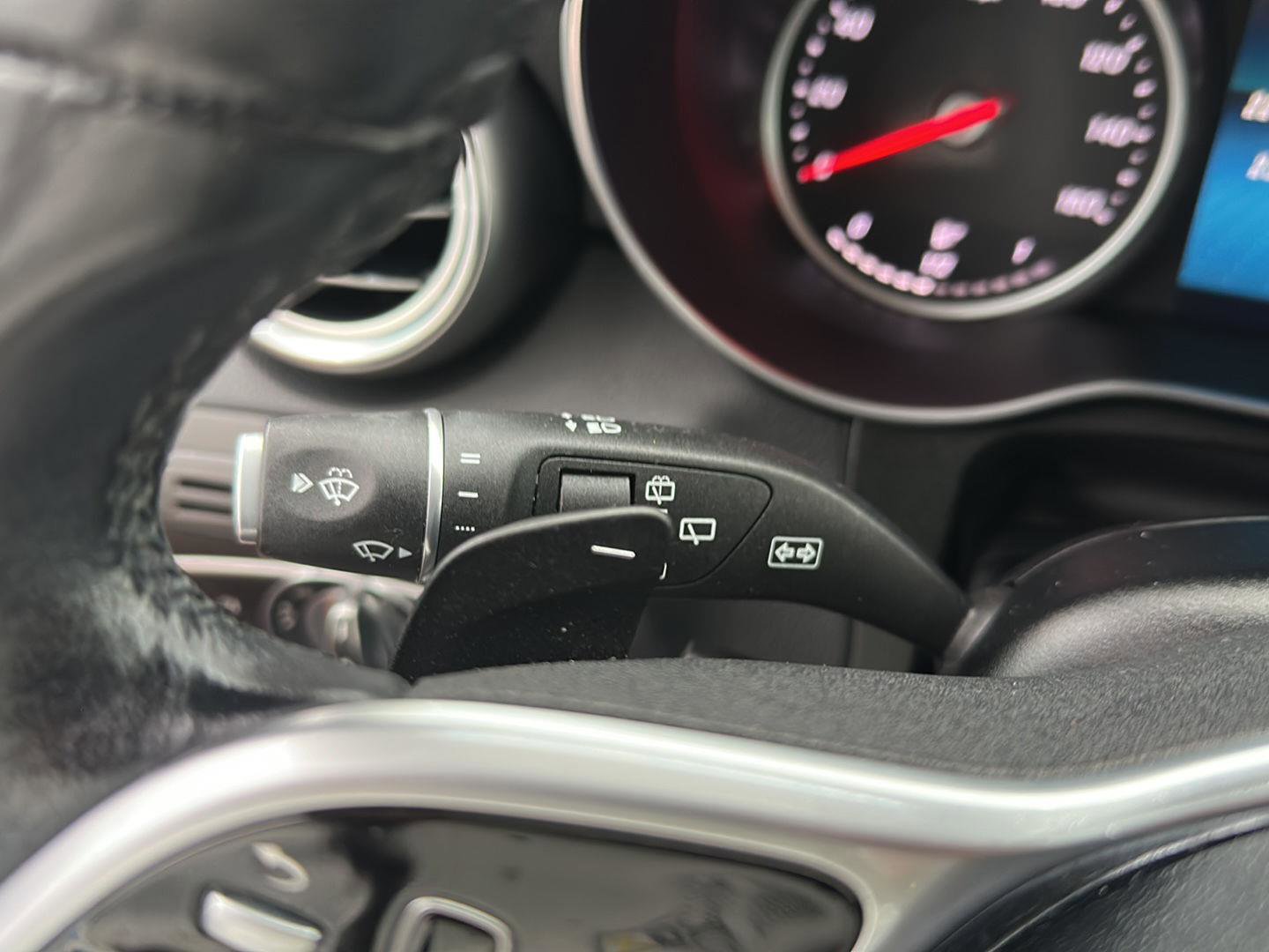 Used 2021 Mercedes-Benz GLC 300 4MATIC image 16