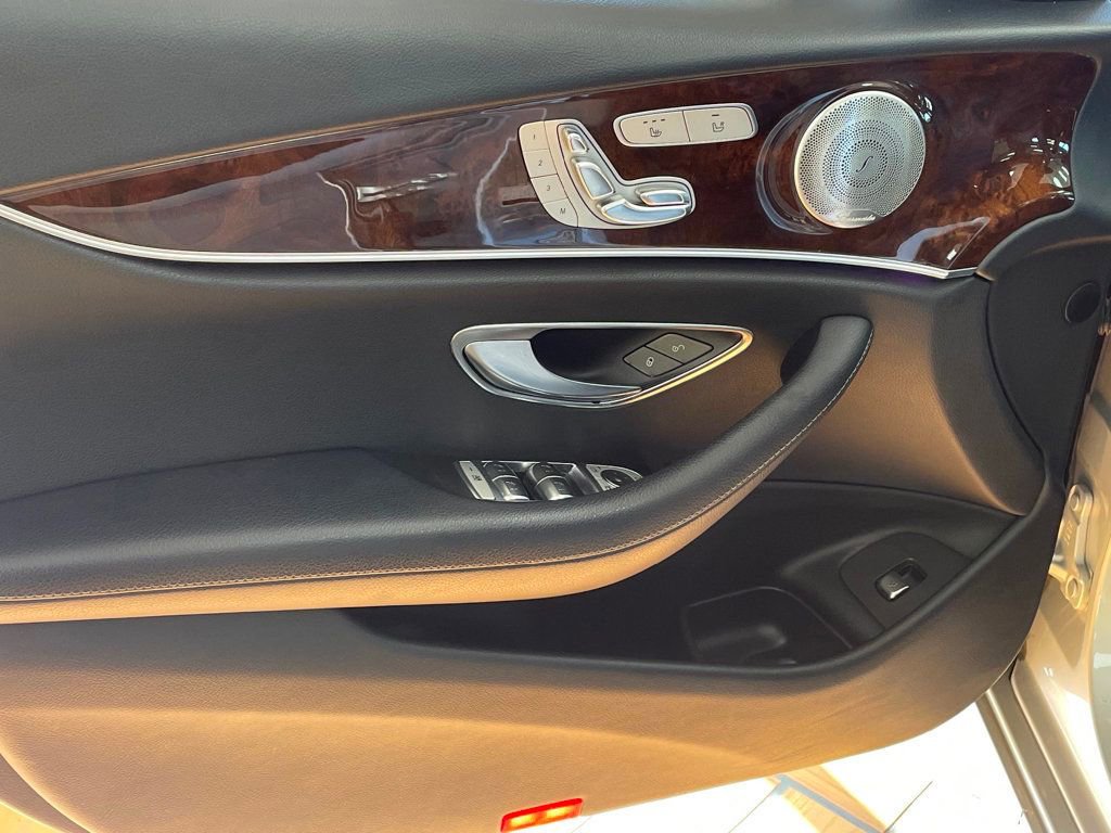 Used 2017 Mercedes-Benz E 300 4MATIC image 14
