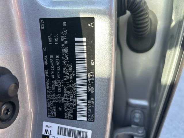 Used 2024 Toyota Highlander XLE AWD/4WD image 22