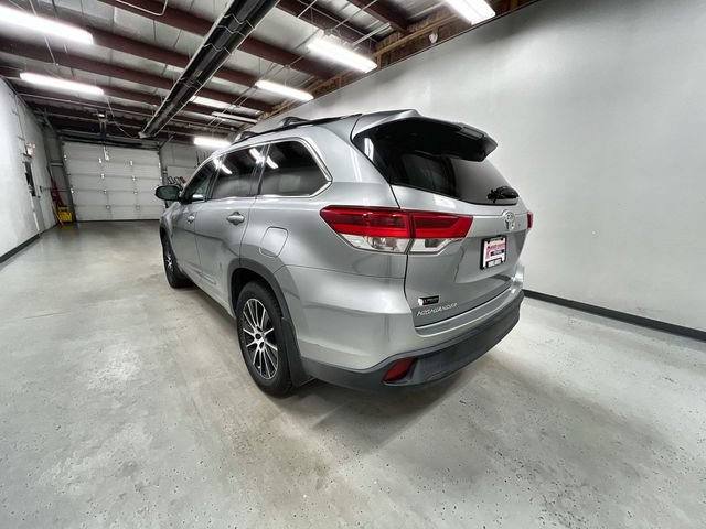 Certified 2017 Toyota Highlander SE AWD/4WD image 6